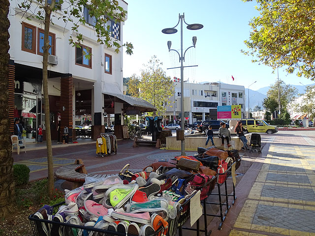 14-12-23-Kemer-61-s.jpg - Aber inzwischen steht dort eines der Wasserbecken