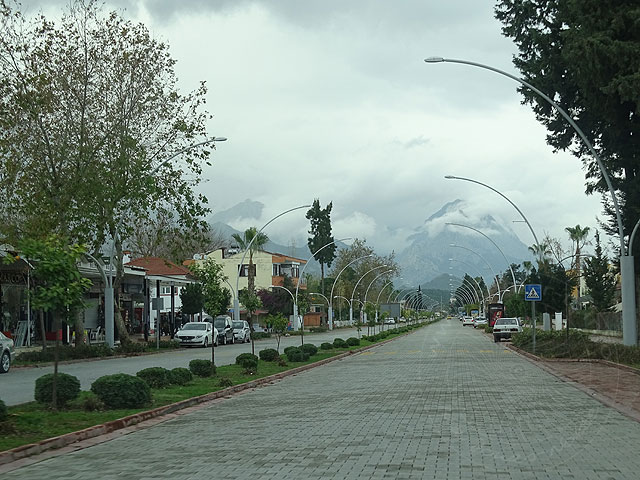 14-12-27-1-Kemer-11-s.jpg - Stadtauswärts in Richtung Antalya war kein Schmuck zu entdecken