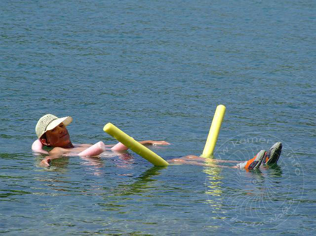 9-07-30-1-Phaselis-41.jpg - Baden im warmen Mittelmeer - bei 28 Grad Wassertemperatur ganz entspannt...