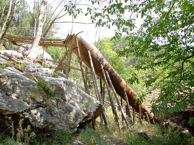 9-08-01-Bergtour-Kuzca-155.jpg - Dieser "Tatzelwurm" führte einst Wasser in eine Mühle