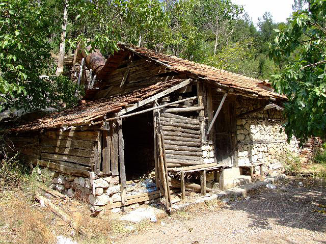 9-08-01-Bergtour-Kuzca-171.jpg - Noch ein Blick auf die Mühle