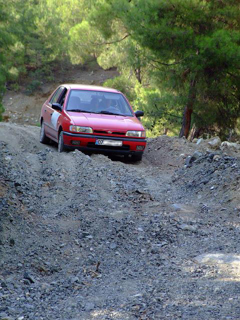 9-08-01-Bergtour-Kuzca-268.jpg - Doch nach Joes gutem Zureden bin ich doch bergab gerutscht - jetzt mussten wir in der Richtung weiter, denn wieder rauf wären wir da nicht gekommen!