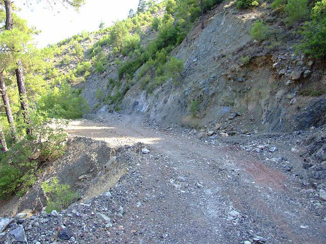 9-08-01-Bergtour-Kuzca-291.jpg - Hier wurde die Straße mal sehr schmal