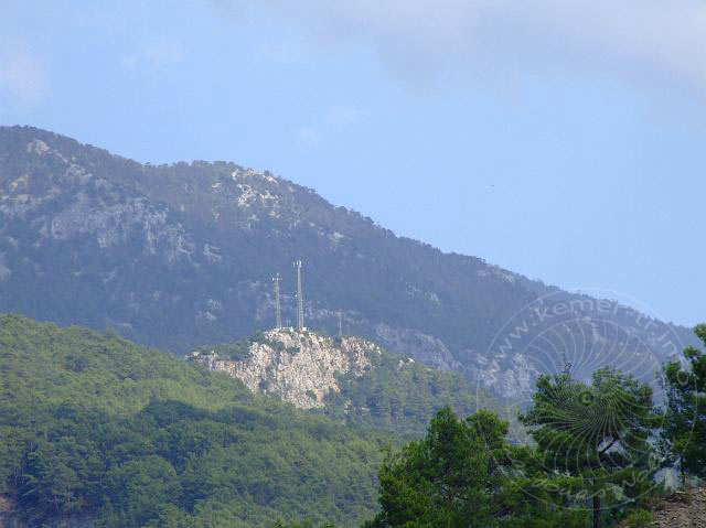 9-08-01-Bergtour-Kuzca-307.jpg - Erstmals im Blick - die Antennenmasten von Altinyaka