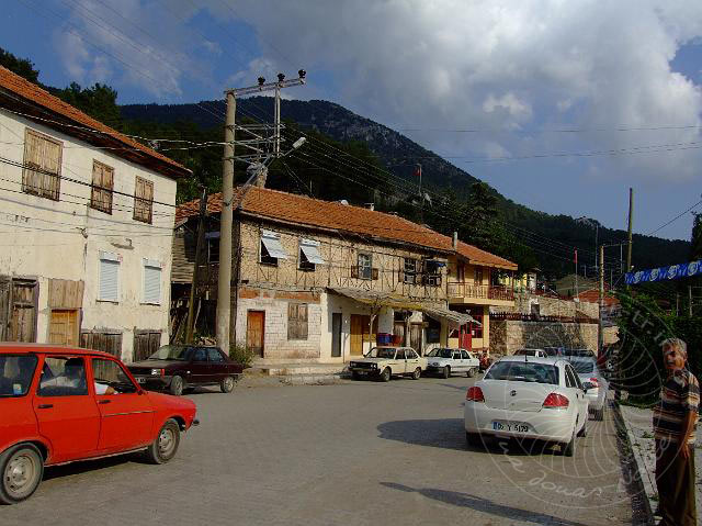 9-08-01-Bergtour-Kuzca-318.jpg - Das Bergdorf Altinyaka an der Straße von Antalya nach Kumluca