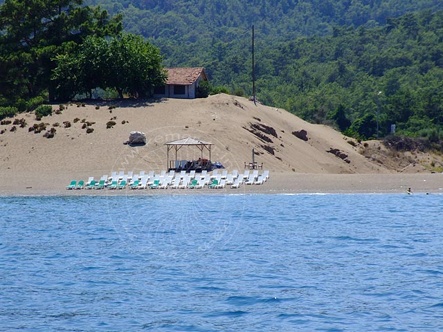 9-07-25-Kemer-Bootstour-228-s.jpg - einsamer Strandabschnitt bei der letzten Düne in Kemer