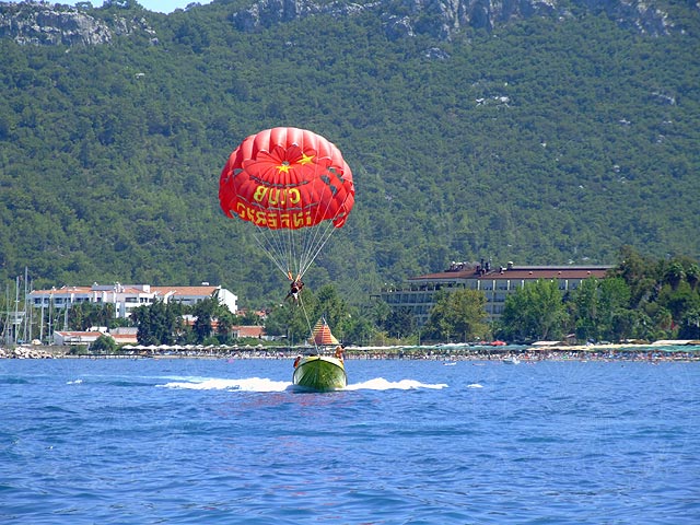 9-07-25-Kemer-Bootstour-253b-s.jpg - Parasailing vor Kemer