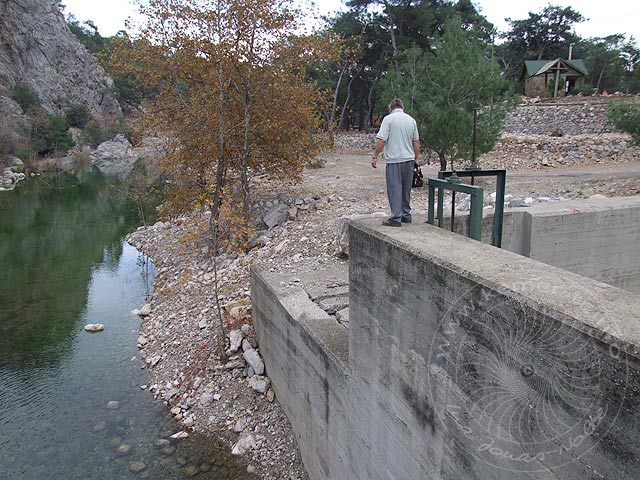 8-12-21-Kuzdere-Schlucht-10-s.jpg - ...daneben begannen Bauarbeiten an einem Restaurant und Picknickplatz