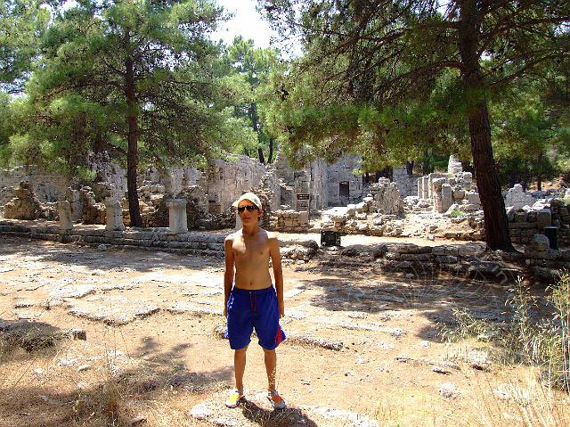9-07-28-Phaselis-09.jpg - An der Hauptstraße von Phaselis