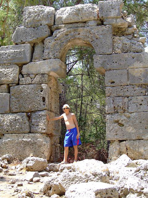9-07-28-Phaselis-16.jpg - Das "Bauklotz"-Tor