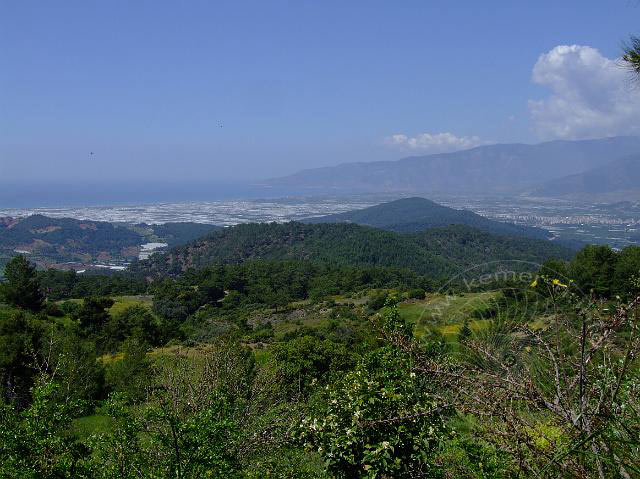 9-04-23-Rodiapolis-004.jpg - Blick in Richtung Kumluca und Finike vom Aussichtsrestaurant an der D-400 (im April 2009)