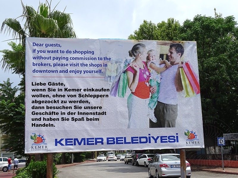 15-06-19-Kemer-Shopping-s.jpg - Den deutschen Text habe ich in das Foto eingefügt, in Kemer schreibt man nur noch englisch und russisch!
