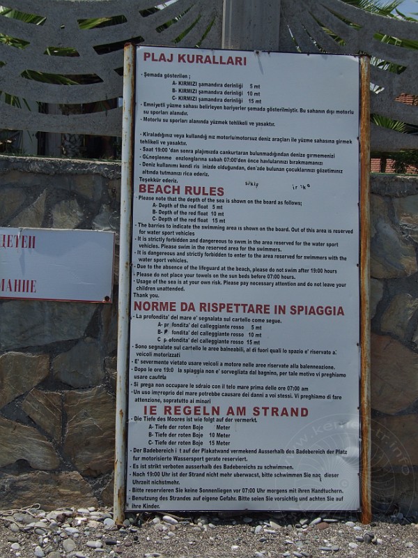 8-07-03-Camyuva-Strand-15.JPG - Diese Strandregeln stammen noch aus der Zeit, als hier sogar Italiener Urlaub machten!
