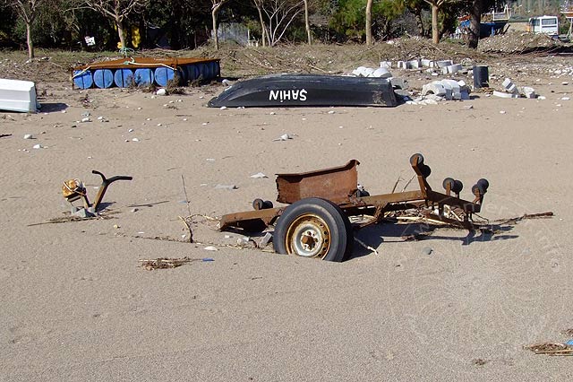 10-02-01-Tekirova-021-s.jpg - Das dachte sich wohl auch der Strand in Tekirova und wanderte mit den letzten Stürmen mal eben so 20-30 m landeinwärts