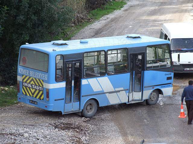 9-02-12-Kuzdere-Strasse-143-s.JPG - Auf dem Rückweg musste der Bus nun doch umkehren