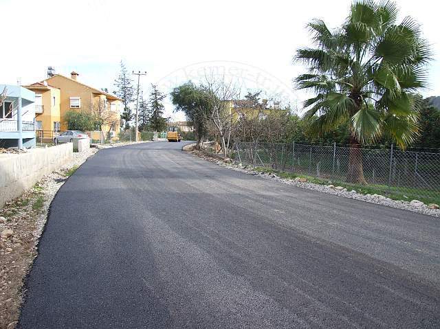 9-02-12-Kuzdere-Strasse-177-s.JPG - In dieser Richtung führt sie ins Dorfzentrum