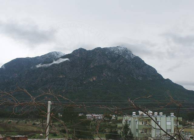 9-02-23-Kuzdere-01-s.JPG - Unser Hausberg bietet einen ungewohnten Anblick