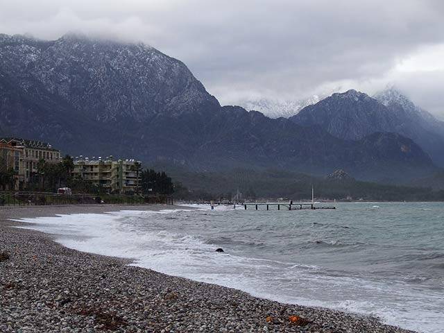 9-02-26-W-Kemer-37-s.JPG - Verschneite Berge säumen die Bucht von Kemer