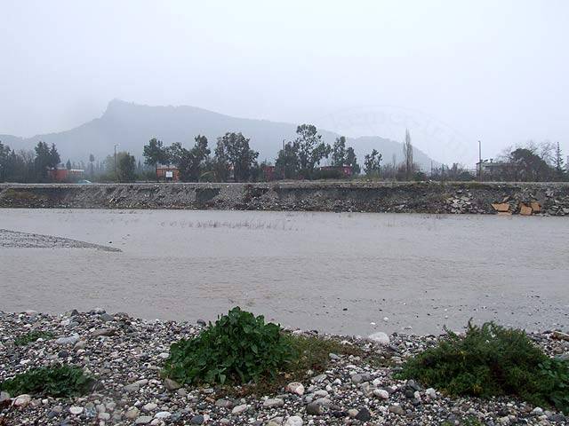 9-02-26-Wetter-07-s.JPG - Der Agva Fluss führt zwischen Kiris und Camyuva mal wieder mächtig viel Wasser