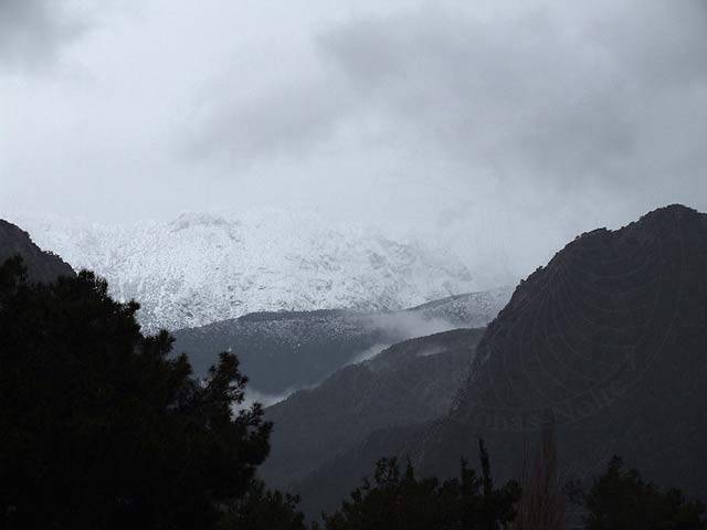 9-02-26-Wetter-16-s.JPG - Die höheren Berglagen sind tief verschneit