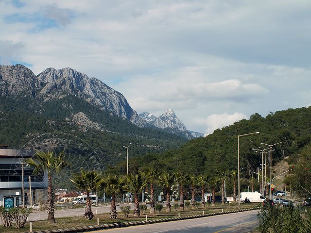 12-02-07-3-Kemer-02-s.jpg - Selbst die vordesten Bergspitzen bei Kemer-