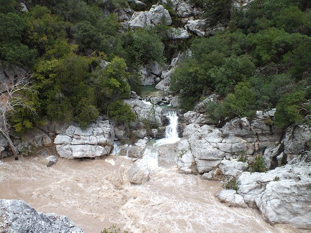 12-02-07-4-Kesme-Bogazi-027-s.jpg - Ein kleiner Wasserfall aus einem Seitental