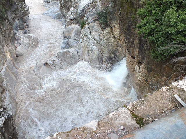 12-02-07-4-Kesme-Bogazi-075-s.jpg - Blick von der Brücke flussabwärts -