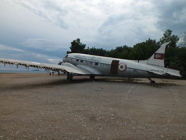 12-10-24-Tekirova-Strand-06-s.jpg - Noch immer wartet der Flieger hier auf seine Versenkung