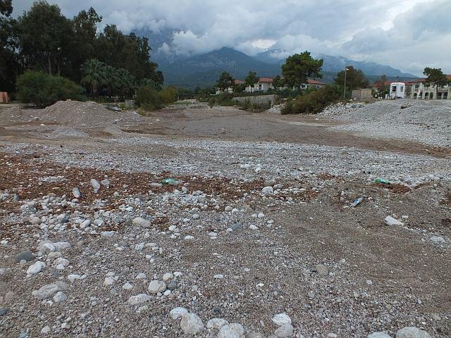 12-10-24-Tekirova-Strand-49-s.jpg - Dafür ist mit dem ersten Regen auch einiges aus dem Bachbett -