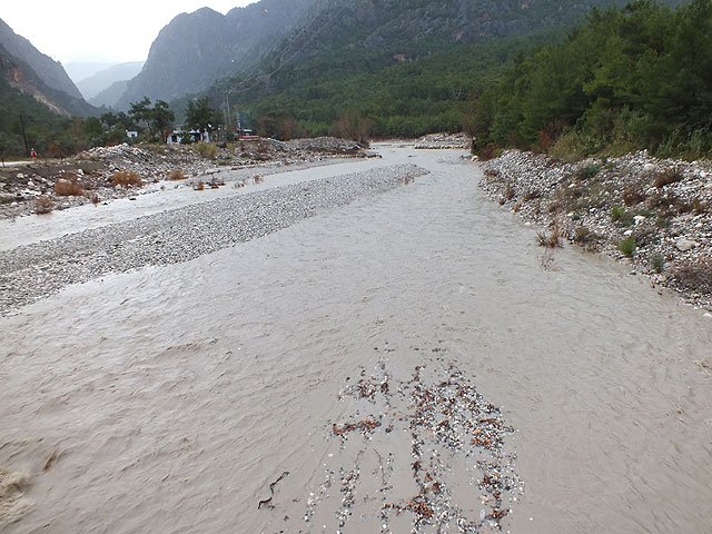 12-01-07-Kemer-17-s.jpg - und sogar unser Fluss