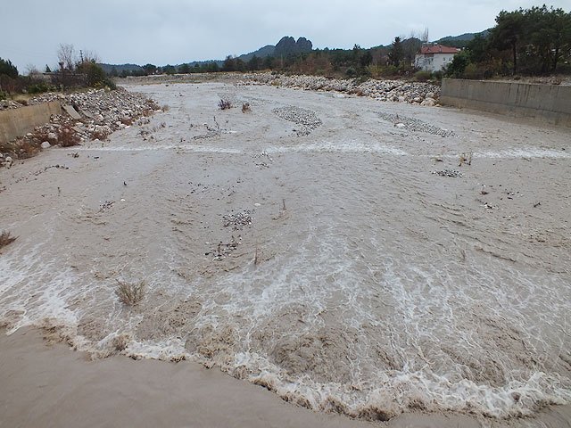 12-01-07-Kemer-22-s.jpg - führt mal reichlich Wasser