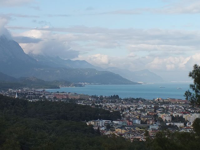 12-01-08-Kemer-08-s.jpg - Über den Bergen zaubern die Wolken neue Landschaften in den Himmel