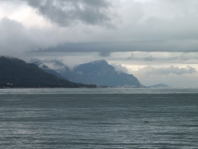 12-01-10-Kemer-22-s.jpg - Unter der Wolkendecke kann man noch Antalya erkennen