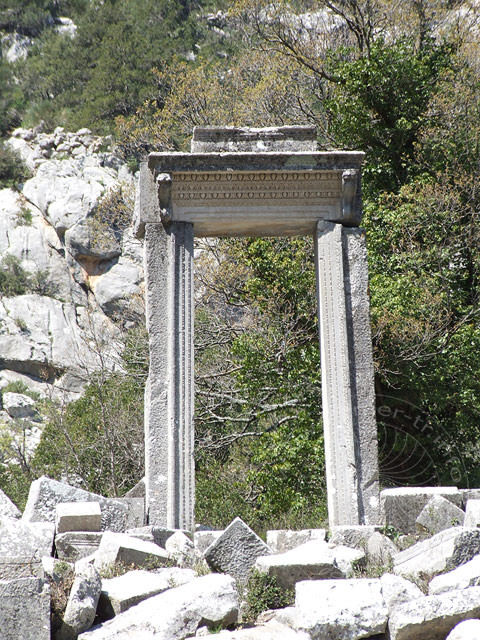 7-04-09-Termessos-006-s.jpg - Auch in Termessos steht ein Hadrianstor