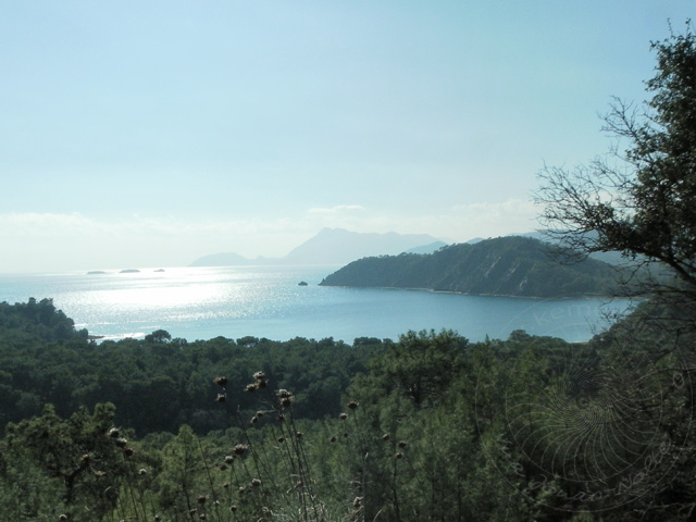 11-01-01-Phaselis-055-s.jpg - Blick über die Südbucht zu den "Drei Inseln" bis zum Musa-Dağ bei Olympos