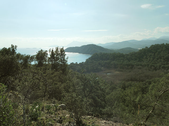 11-01-01-Phaselis-130-s.jpg - Noch ein Blick über die Südbucht, am Neujahrstag mal ganz ohne Ausflugsschiffe