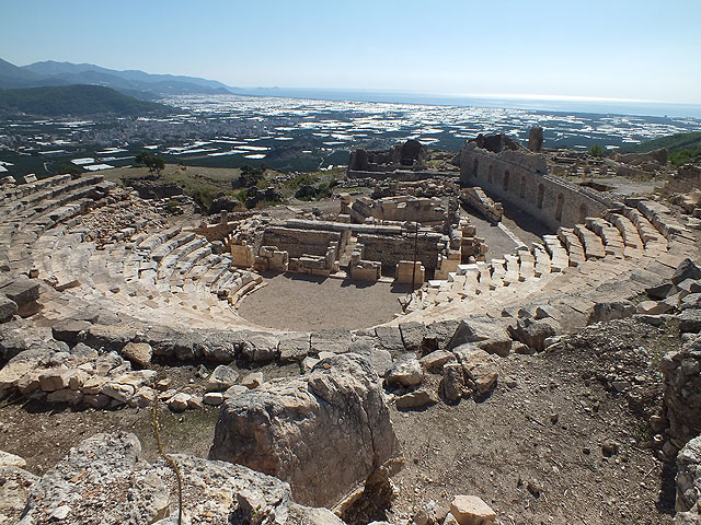 11-10-30-Rhodiapolis-F-037-s.jpg - Blick über das Theater in Richtung Meer