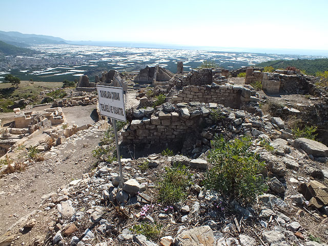 11-10-30-Rhodiapolis-F-071-s.jpg - Schon der Blick von dort oben ist es wert hinaufzusteigen