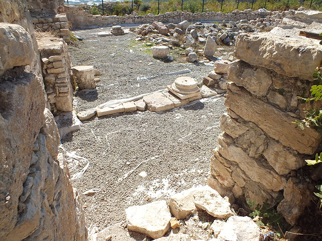 11-10-30-Rhodiapolis-F-076-s.jpg - abgedeckte Mosaikböden