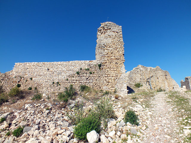 11-10-30-Rhodiapolis-F-139-s.jpg - - die Mauern teilweise restauriert