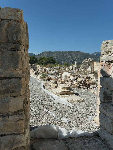 11-10-30-Rhodiapolis-S-015-s.jpg - Blick zurück auf das "Mittelschiff"