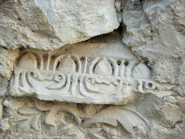 11-10-30-Rhodiapolis-S-049-s.jpg - so schöne behauene Steine hat man da eingemauert