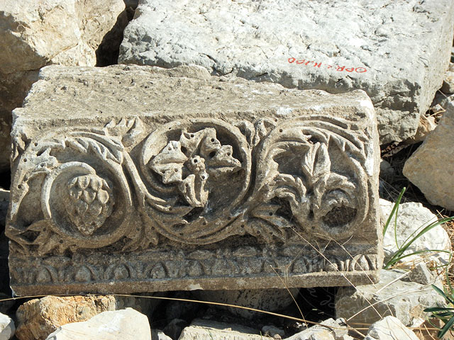 11-10-30-Rhodiapolis-S-108-s.jpg - die Kunstfertigkeit der antiken Steinmetze