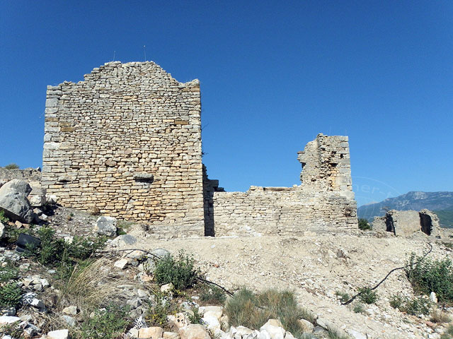 11-10-30-Rhodiapolis-S-111-s.jpg - Gebäude im südlichen Bereich