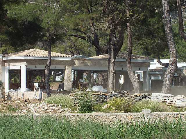 14-04-07-Beldibi-22-s.jpg - Die Strandvillas oder auch Läden/Restaurants in Strandnähe sind noch nicht fertig