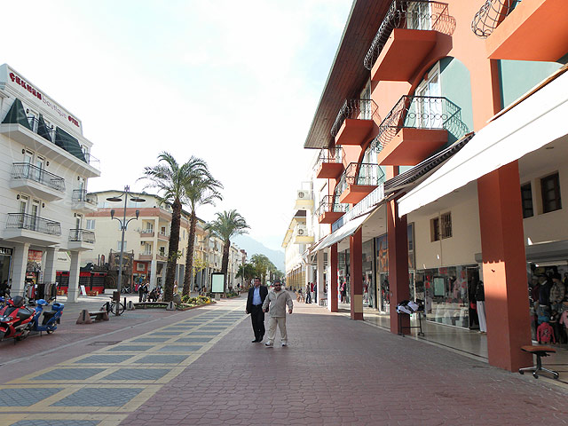 11-01-11-Kemer-4-s.jpg - Fußgängerzone Hafenstraße