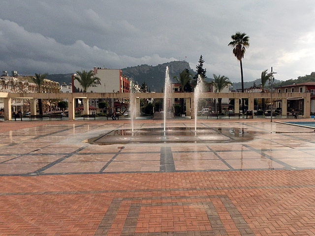 11-01-12-Kemer-15-s.jpg - Springbrunnen am Uhrenturm