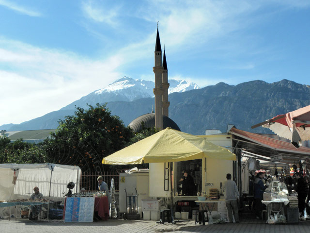 11-01-17-Kemer-Markt-06-s.jpg - Markt mit Moschee und Tahtali