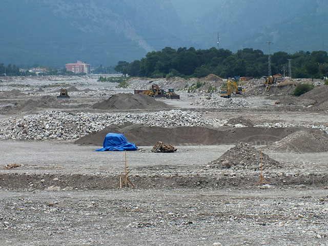 12-06-14-Kuzdere-4-s.jpg - Die Baustelle im Juni
