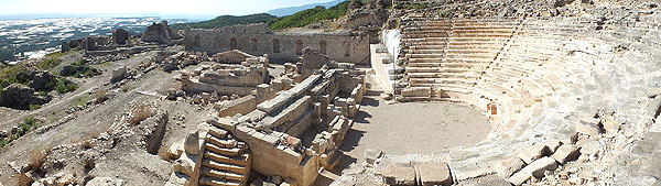 Rhodiapolis, das antike Theater und das Opramoas Mausoleum